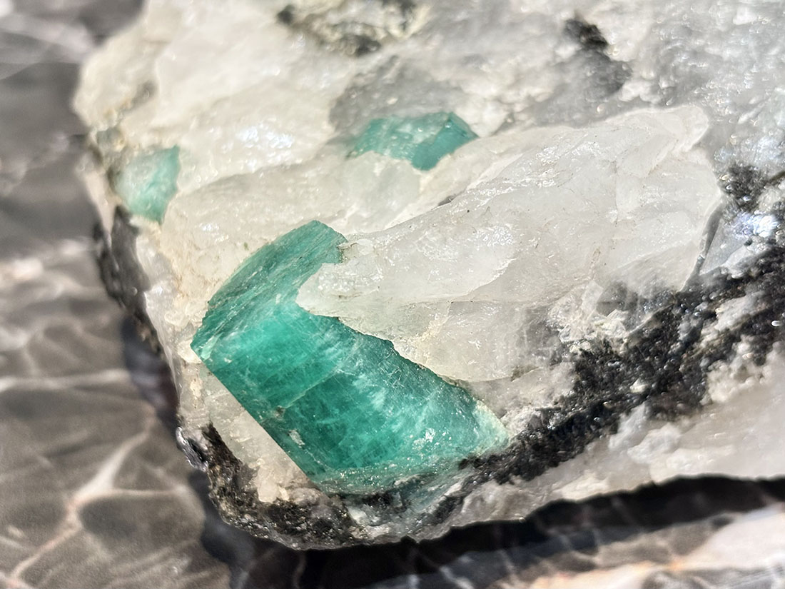 ブラジル産 エメラルド 原石 特大 / Emerald