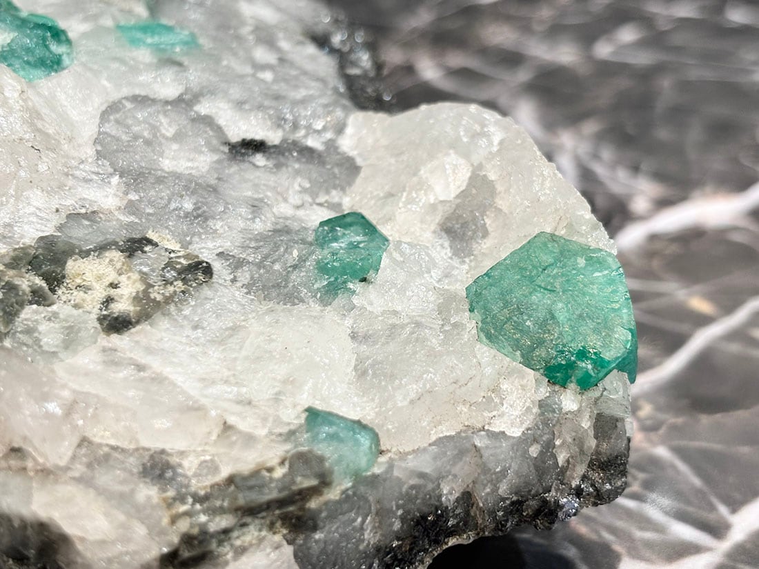 ブラジル産 エメラルド 原石 特大 / Emerald