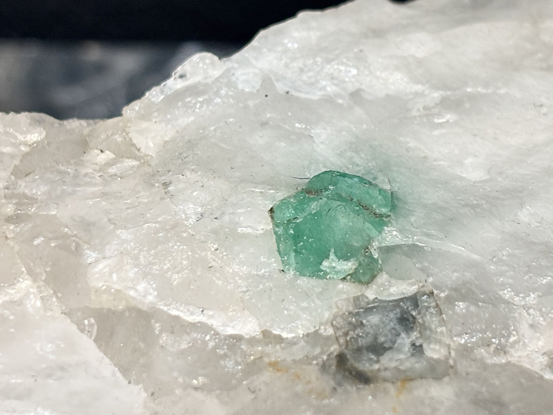 エメラルド 原石 標本 鉱物 30，5g ED012 ベリル 緑柱石 ブラジル産