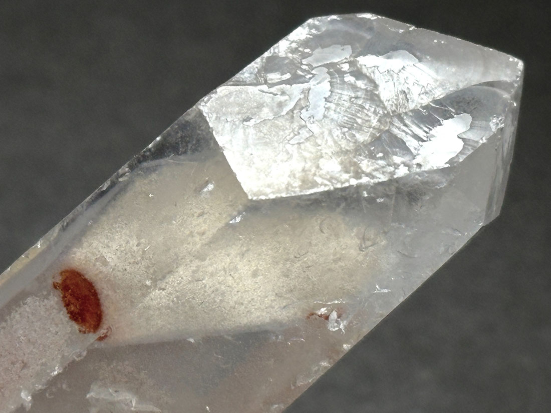 マダガスカル産 ファントムクォーツ ポイント (幻影水晶) / Crystal Quartz