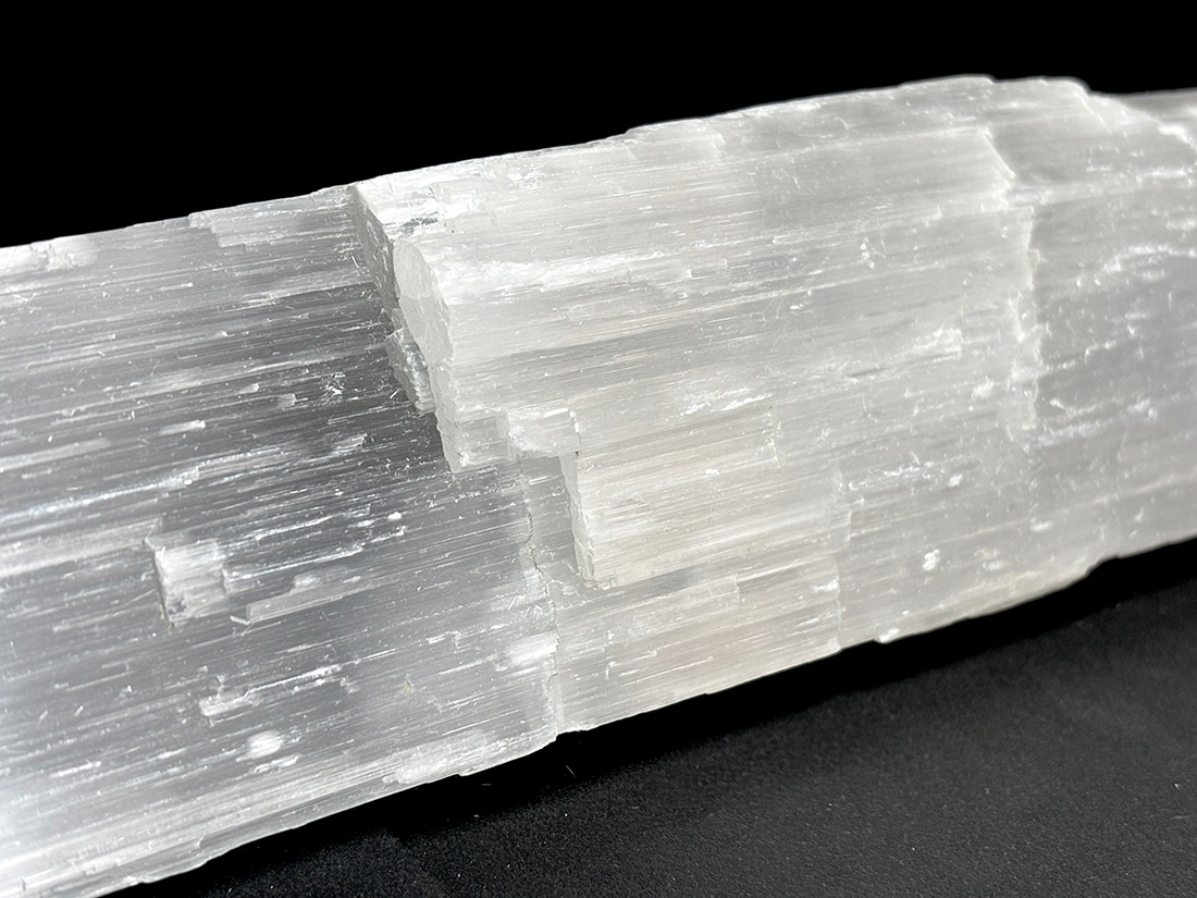 モロッコ産セレナイト / Selenite ( 繊維石膏 )