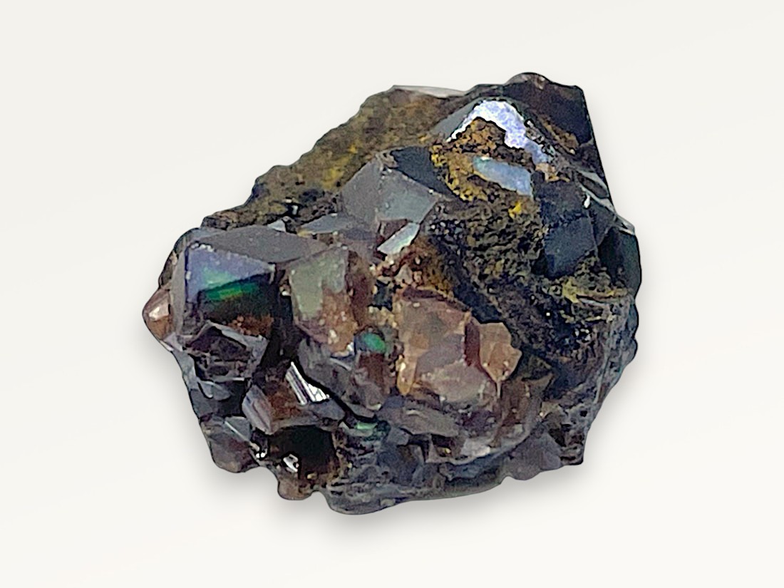 K*8様 奈良県産レインボーガーネット 奈良県天川村産レインボーガーネット（アンドラダイトガーネット