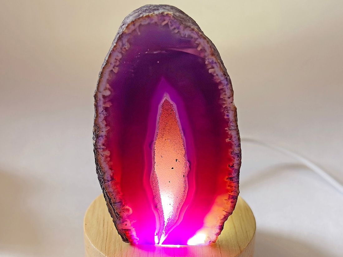希少　レアカラー　【赤　瑪瑙　アゲート　タワー】アメジストジオード 特価】ブラジル産 カラーアゲートジオード/Agate Geode