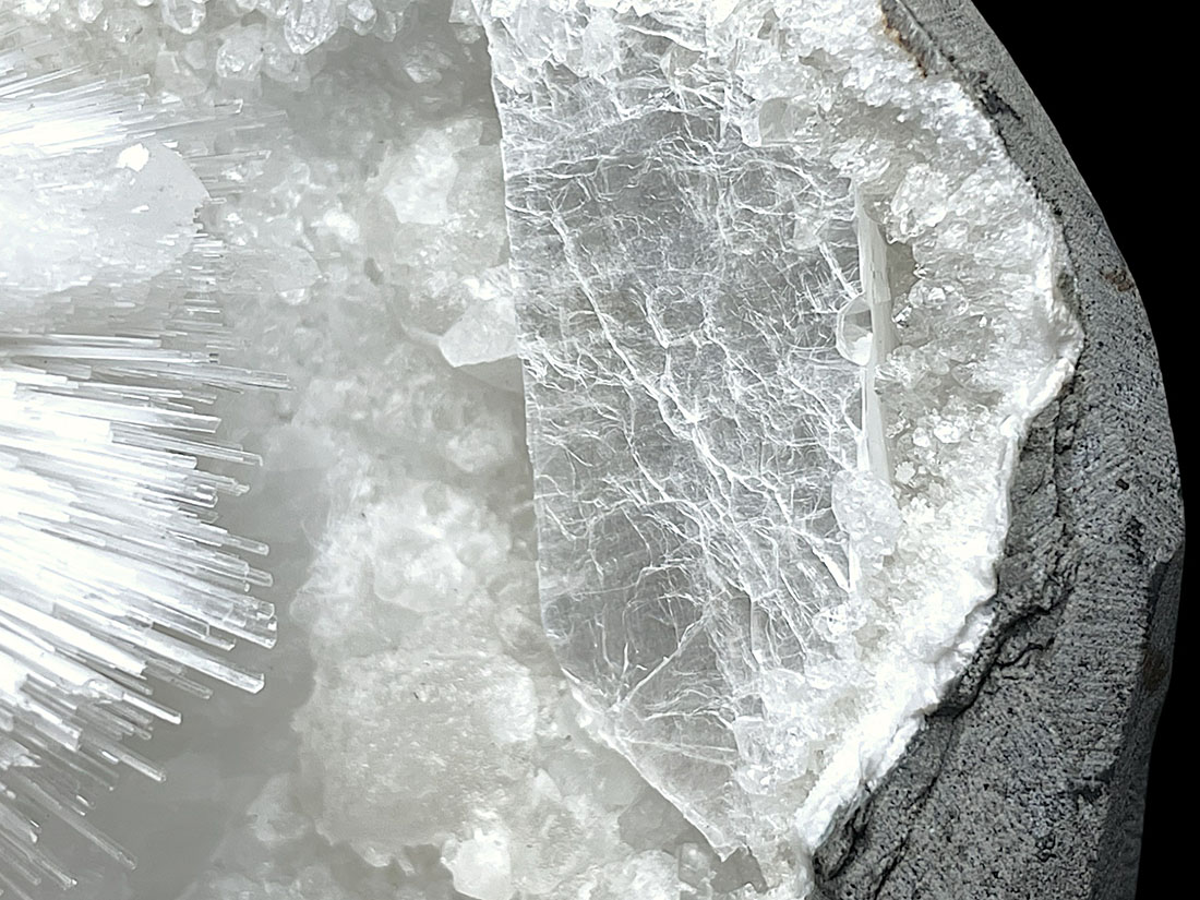 インド産スコレサイト (ジプサム 共生)