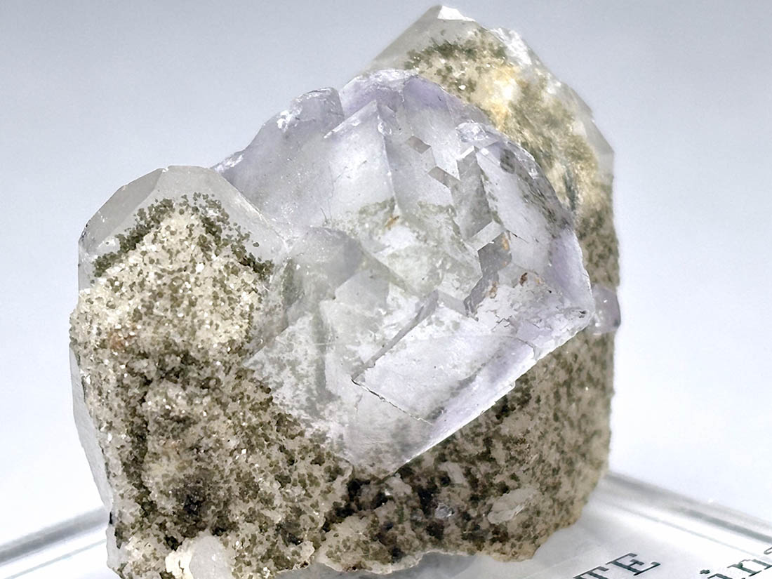 彩光 2kg フローライト 蛍石 鑑賞石 自然石 鉱物 アメジスト 水晶 鉱物 湖南省産 クリアフローライト ( 蛍石 ) / Fluorite