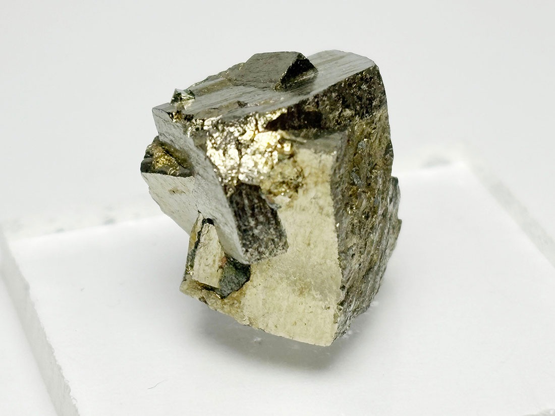 新潟県飯豊鉱山産 パイライト ( 黄鉄鉱 ) /Pyrite