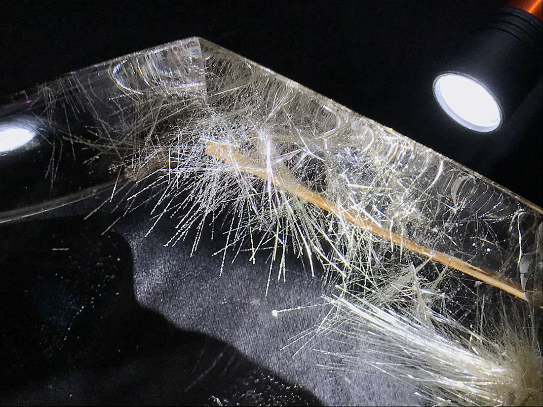 天然石　ルチル入り水晶　台座付き tosho-stones_141-4382
