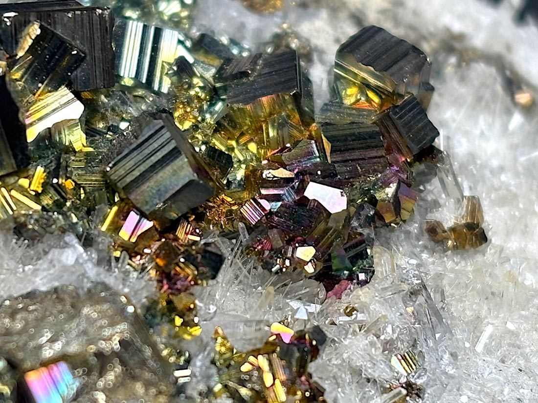 インドネシア産 パイライト with 水晶 クラスター / Pyrite with Quartz