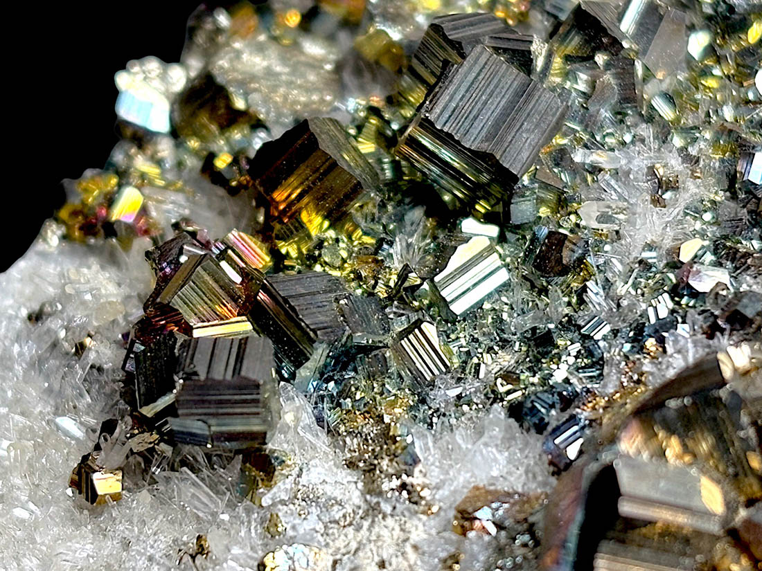 インドネシア産 パイライト with 水晶 クラスター / Pyrite with Quartz