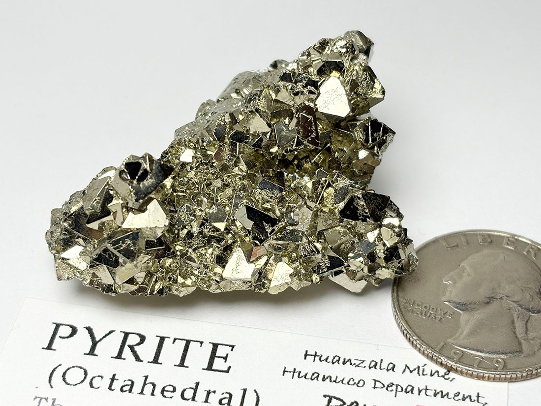 レア形状】 ペルー産 八面体 パイライト / Octahedral Pyrite