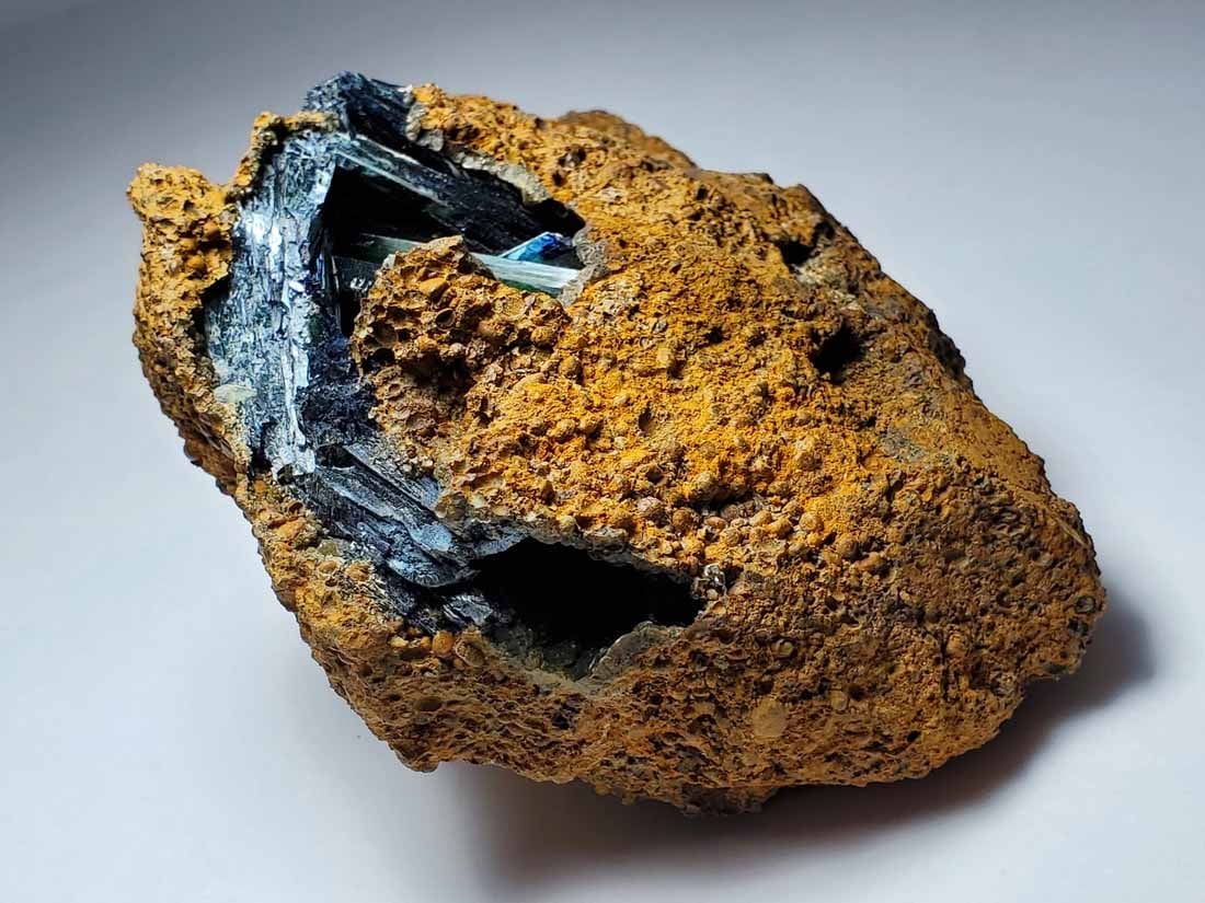 ブラジル産 ビビアナイト 母岩付き