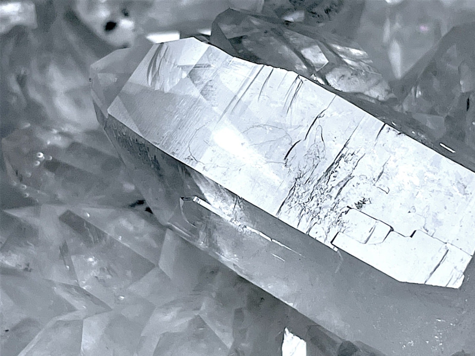 ブラジル・トマスゴンサガ鉱山産 水晶クラスター / Quartz Crystal Cluster