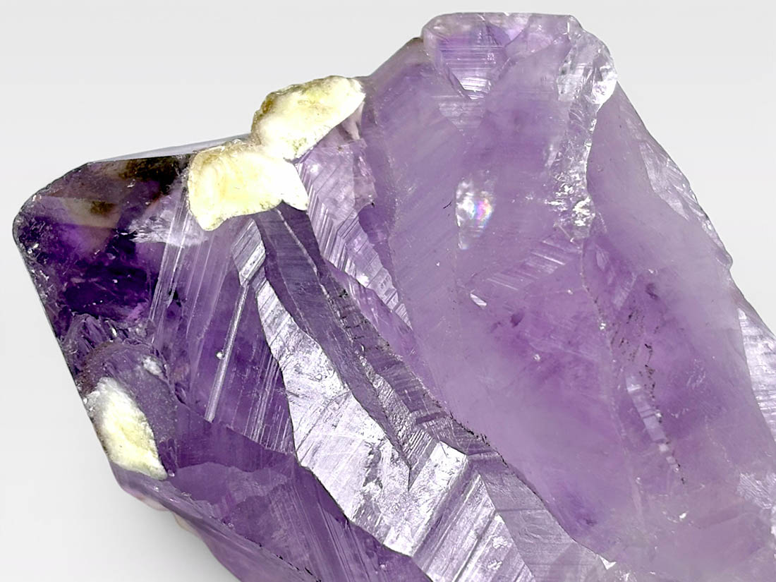 ブラジル産クリストバライトinアメジスト / Cristobalite in Amethyst