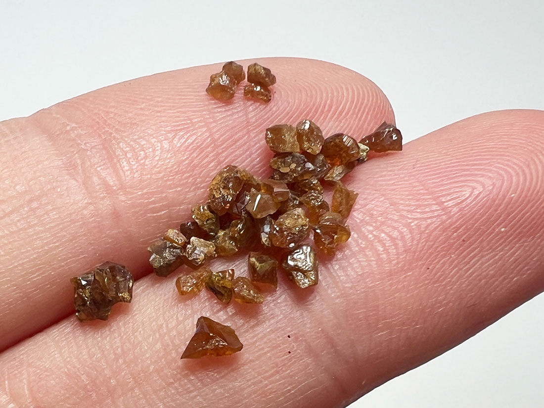 奈良県産　レインボーガーネット　小瓶セット 奈良県産 レインボーガーネット 小瓶セット 奈良県天川村産
