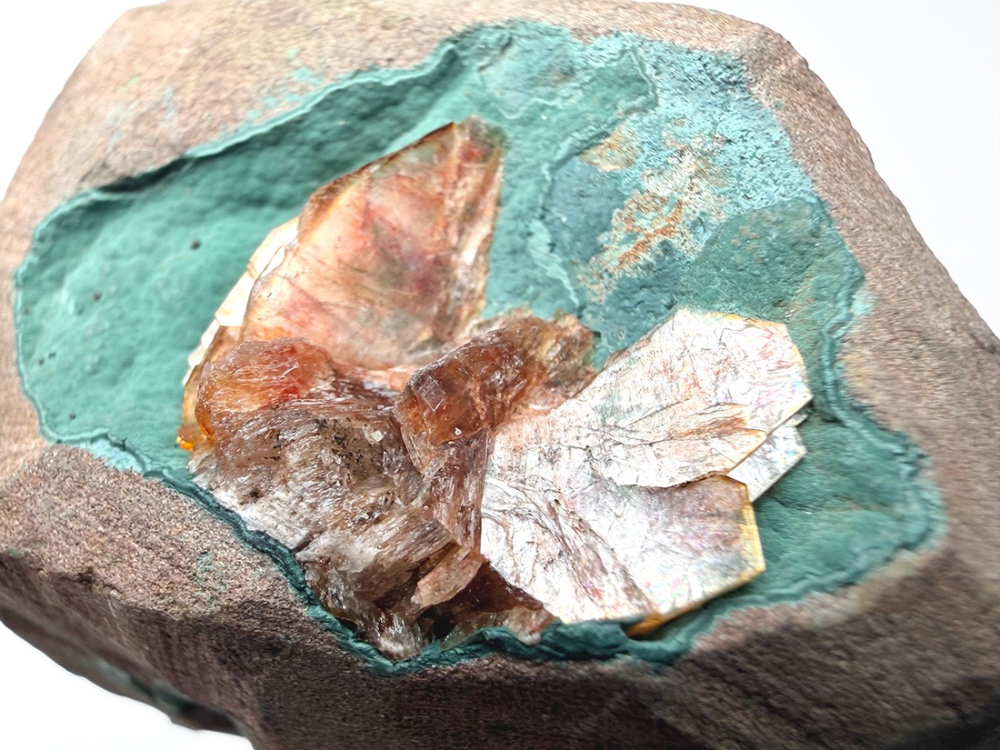 ブラジル産 ヒューランダイトwithセラドナイト / Heulandite with