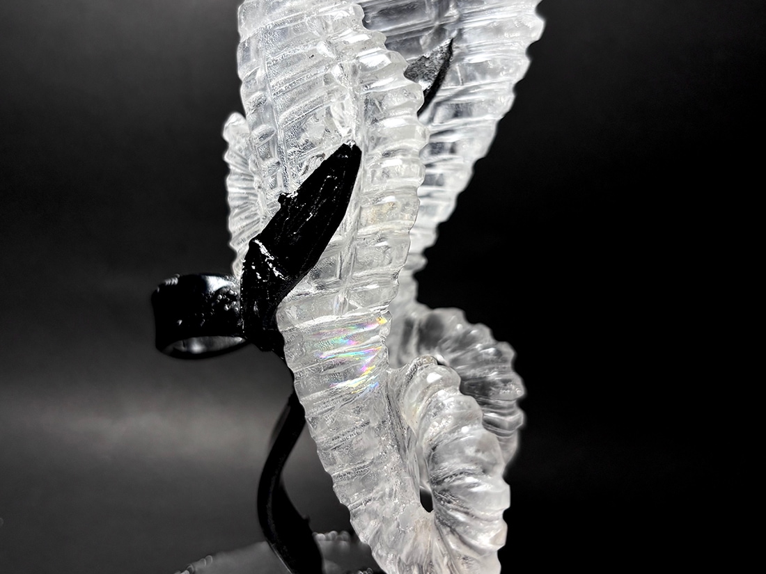 水晶 タツノオトシゴ ペア 彫刻 (専用台座付き)/ Quartz Seahorse