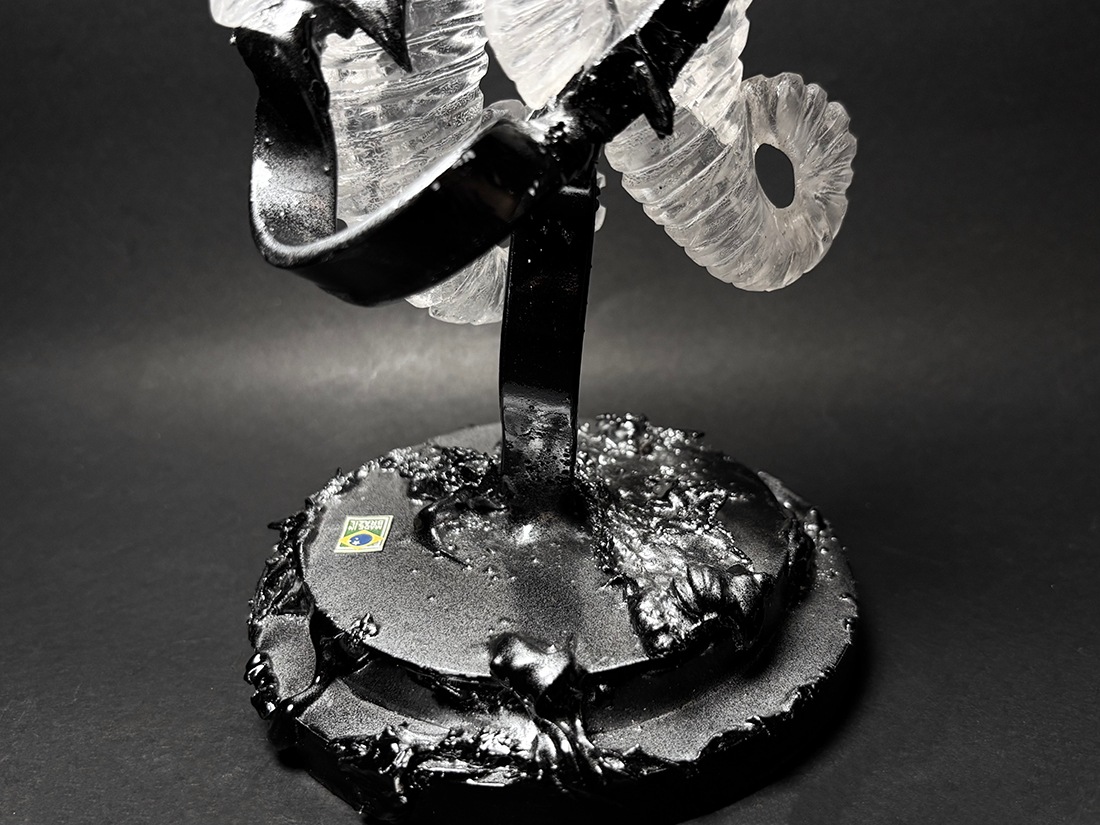 水晶 タツノオトシゴ ペア 彫刻 (専用台座付き)/ Quartz Seahorse