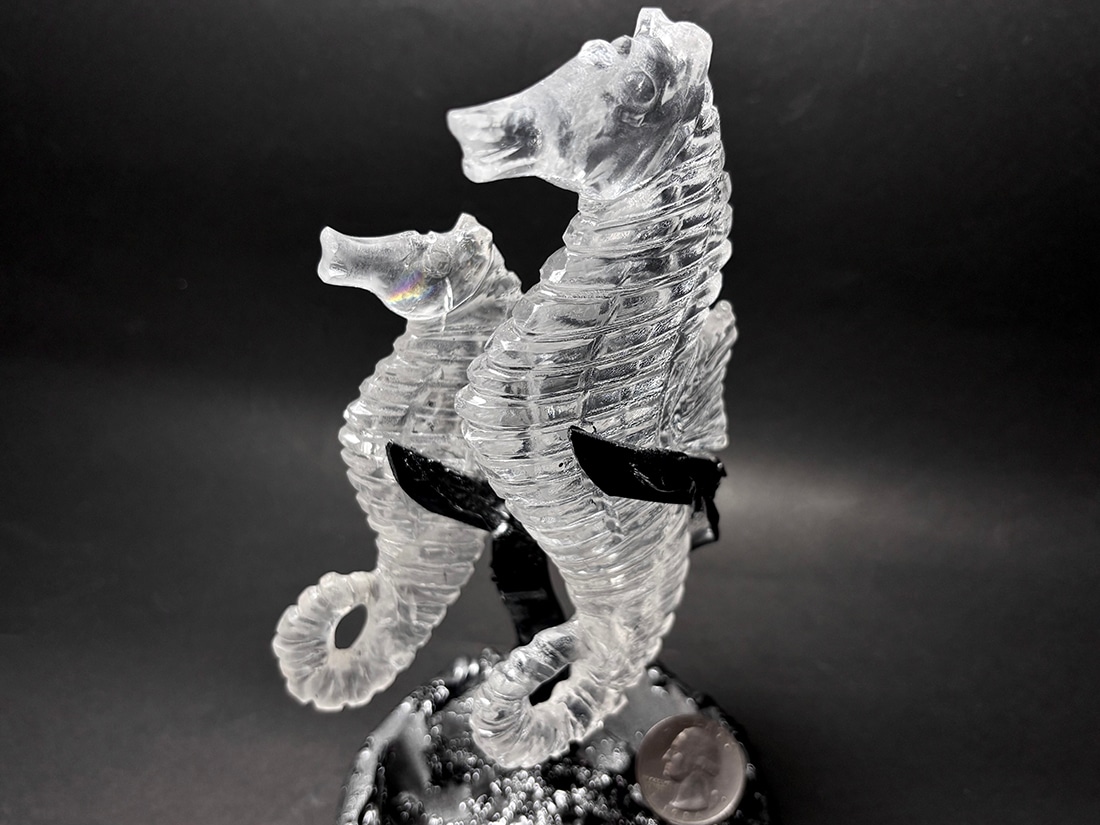 水晶 タツノオトシゴ ペア 彫刻 (専用台座付き)/ Quartz Seahorse
