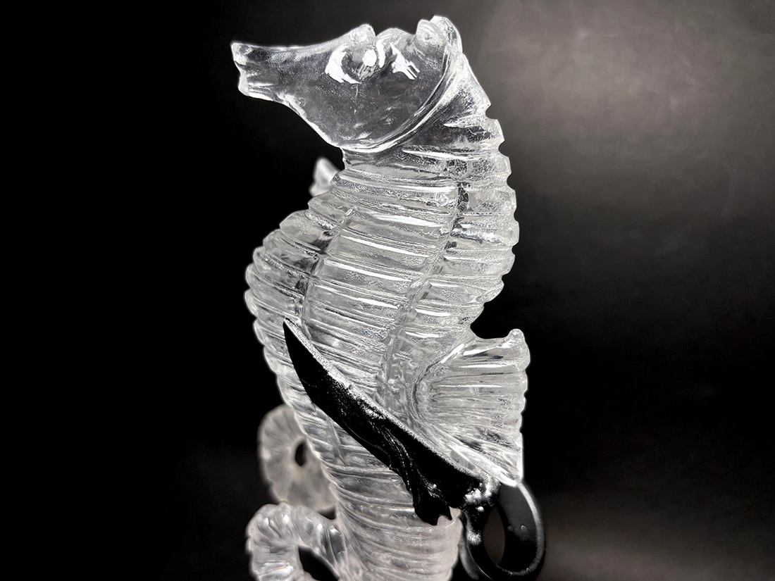 水晶 タツノオトシゴ ペア 彫刻 (専用台座付き)/ Quartz Seahorse