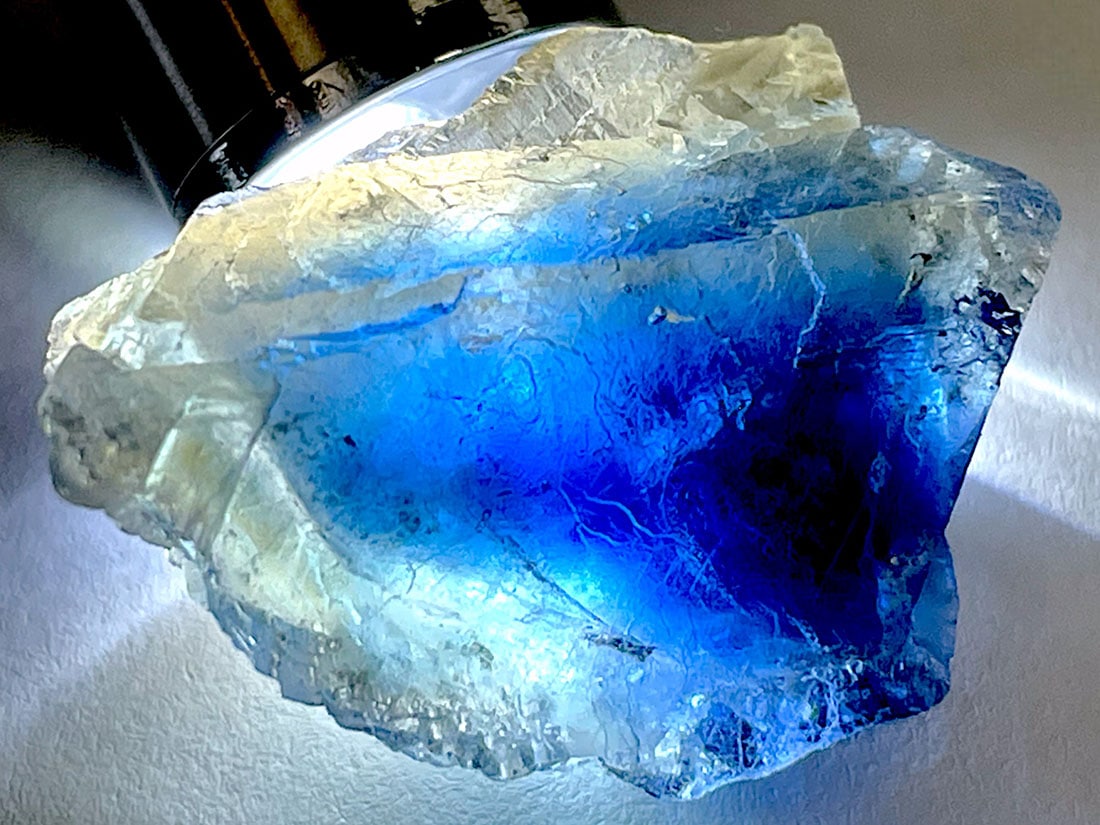 レア！ パキスタン産 赤蛍光 ディープブルー フローライト