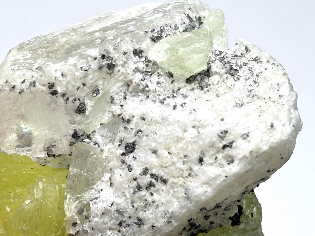 タンザニア/メレラニ産】タンザナイト(プレナイト共生) 【公式通販】