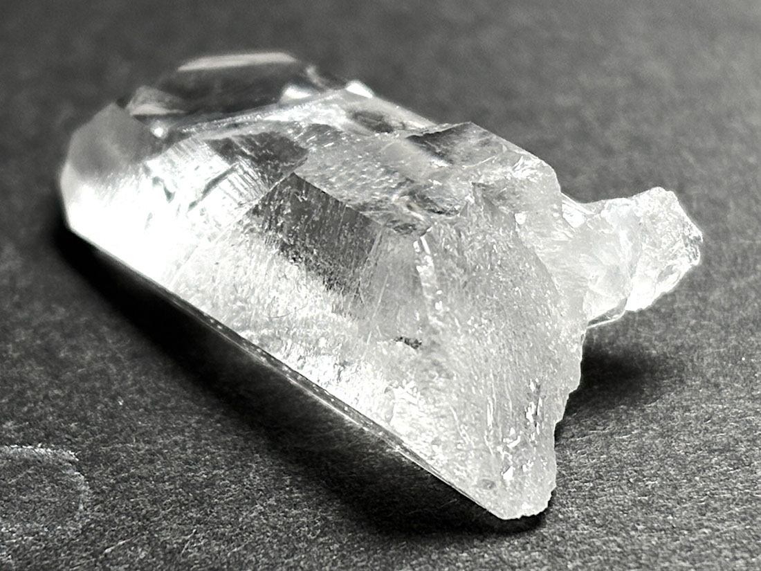 高品質】タンザニア産 モンドクォーツ (貫入水晶/キー/ゲートウェイ