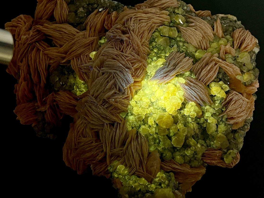 共生 857g バライト セルサイト ガレナ 鑑賞石 原石 自然石 鉱物 鉱石 モロッコ産セルサイト(バライト&ガレナ共生)