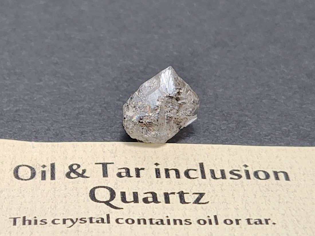 パキスタン産石油入り水晶/Oil & Tar in Quartz