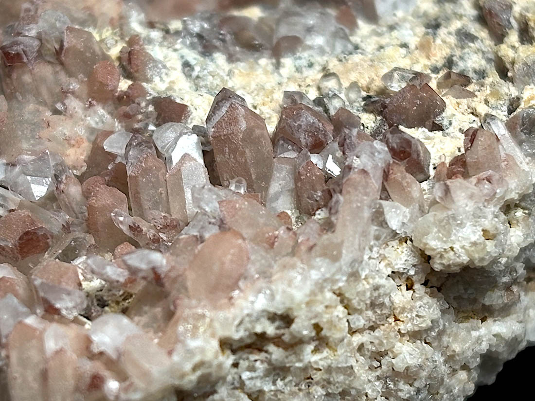 マダガスカル産 レッドファントムクォーツ/Red Phantom Quartz