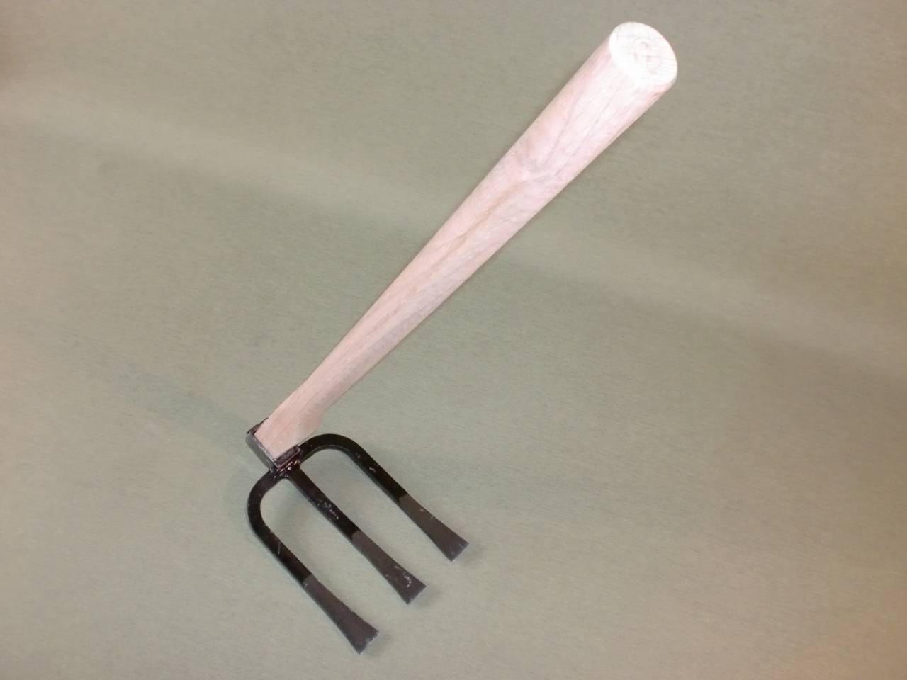 千成 AD-207 備中鍬 土方三本鍬 木柄 90cm 用具 工具 鍬（くわ） クワ くわ ホー Hoe 相田合同工場 燕三条