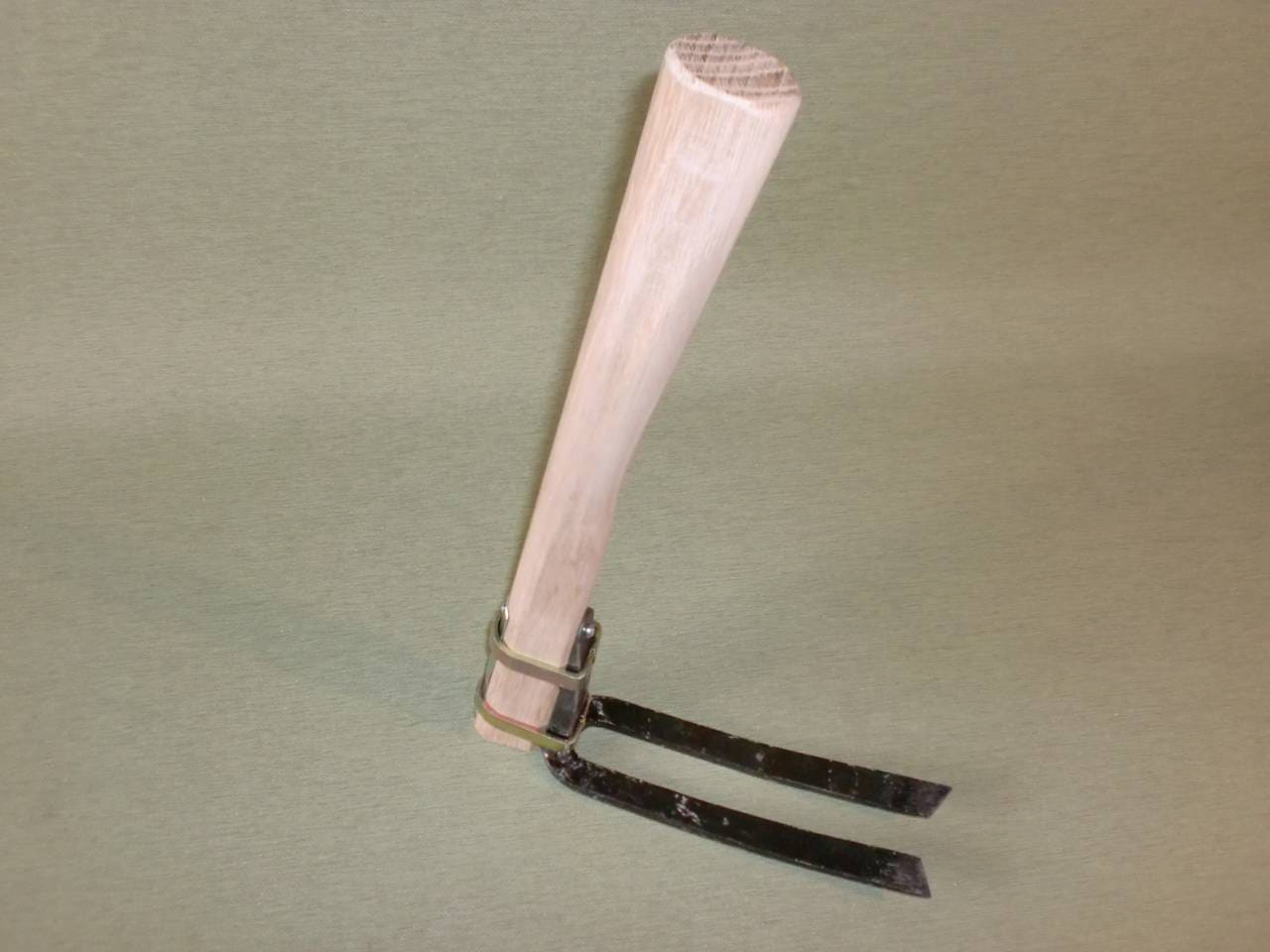 千成 AD-965 大手鍬 二本刃 木柄 45cm 用具 工具 鍬（くわ） クワ くわ ホー Hoe 相田合同工場 燕三条