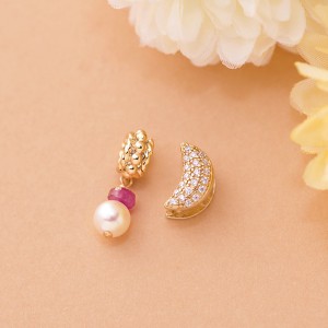 ¿Υ奨꡼ : Moon Charm  㡼 [  ]