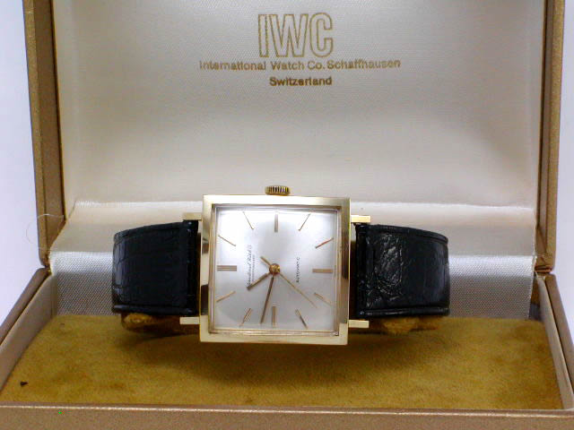 インターナショナル IWC 18K無垢 スクエアケース 自動巻 1970年代