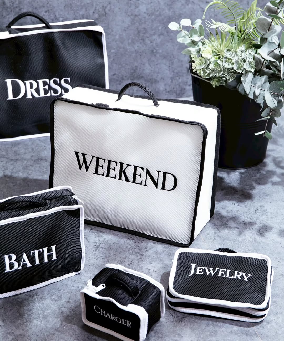 New】TravelPouch(WEEKEND) | TRAVEL GOODS | THE WEEKEND HOTEL