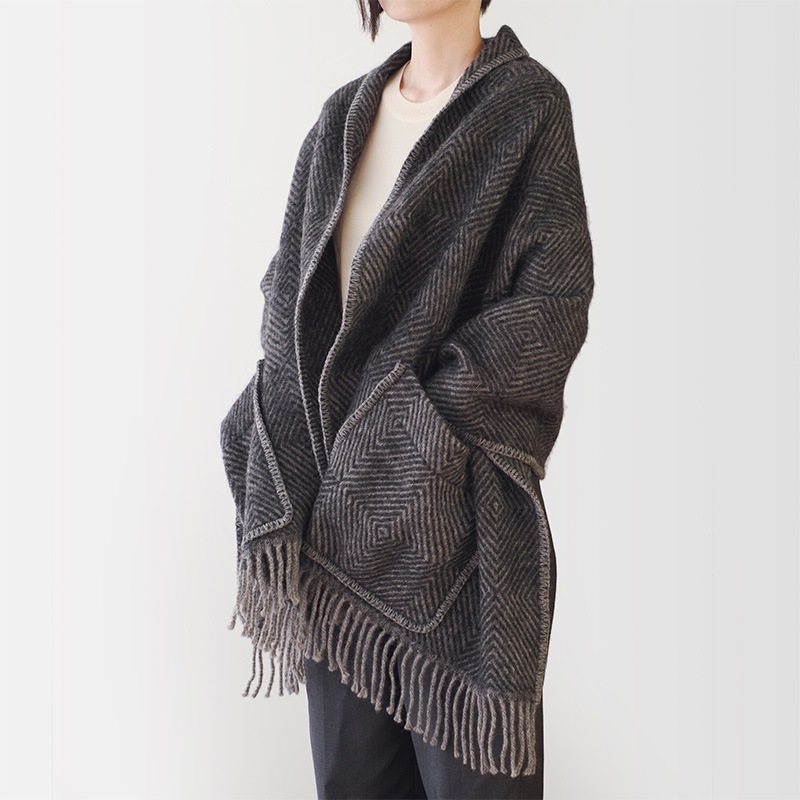 MARIA pocket shawl / black-gre