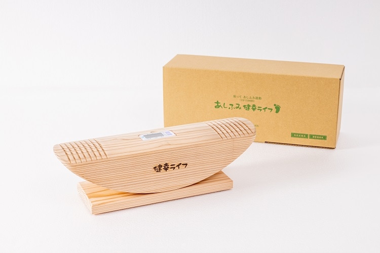 あしふみ健幸ライフ｜座ったままでできる木製足踏み運動器具｜国産小国杉仕様｜関節負荷少なく“ながら運動”で血行促進・運動習慣化に最適