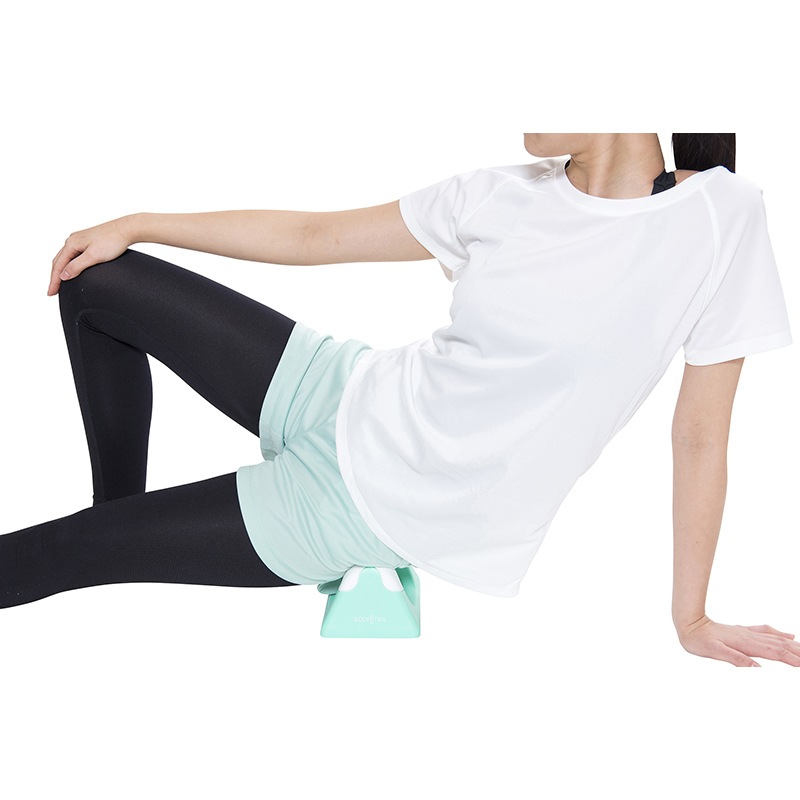 足裏から太もも・お尻まで全身リフレッシュできる！突起付き回転ヘッドでしっかりほぐす床置きローラー｜Sole Roller ソールローラー BT-2052【コロコロ簡単セルフケア・Made in Taiwan】