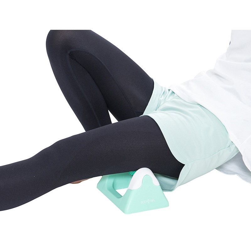 足裏から太もも・お尻まで全身リフレッシュできる！突起付き回転ヘッドでしっかりほぐす床置きローラー｜Sole Roller ソールローラー BT-2052【コロコロ簡単セルフケア・Made in Taiwan】