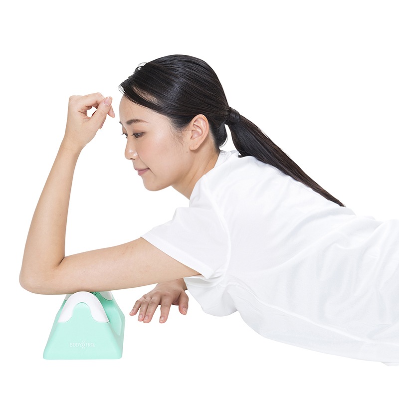 足裏から太もも・お尻まで全身リフレッシュできる！突起付き回転ヘッドでしっかりほぐす床置きローラー｜Sole Roller ソールローラー BT-2052【コロコロ簡単セルフケア・Made in Taiwan】