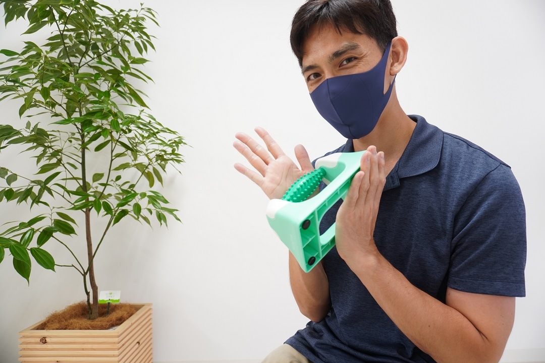 足裏から太もも・お尻まで全身リフレッシュできる！突起付き回転ヘッドでしっかりほぐす床置きローラー｜Sole Roller ソールローラー BT-2052【コロコロ簡単セルフケア・Made in Taiwan】