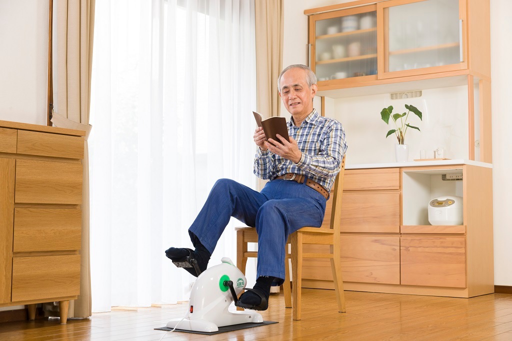 【電動ペダル運動機器 足若丸】高齢者の運動不足・歩行不足をサポート！家庭で手軽にクルクル運動｜リハビリ・介護予防に最適な自動回転アシスト付きトレーニングマシン