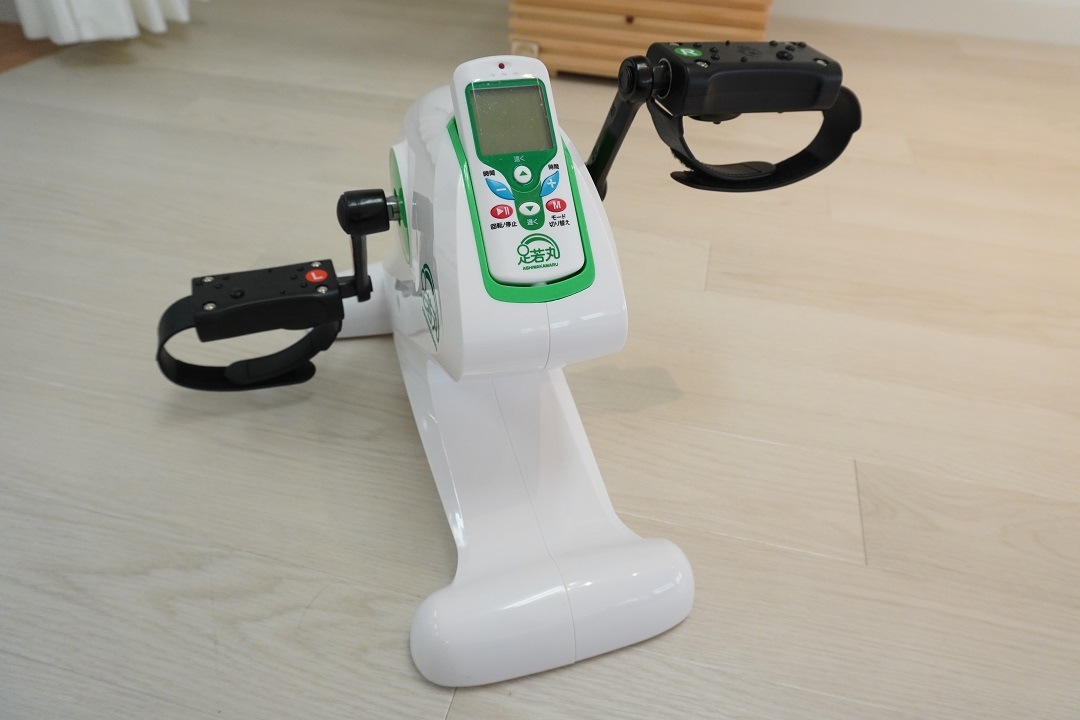 【電動ペダル運動機器 足若丸】高齢者の運動不足・歩行不足をサポート！家庭で手軽にクルクル運動｜リハビリ・介護予防に最適な自動回転アシスト付きトレーニングマシン