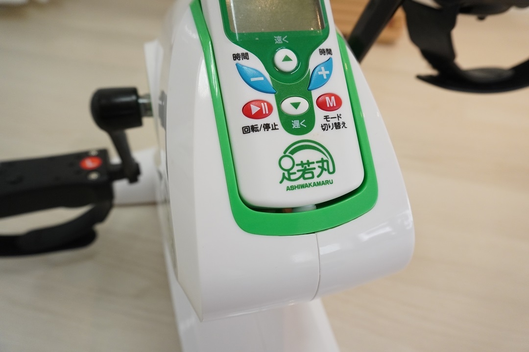 【電動ペダル運動機器 足若丸】高齢者の運動不足・歩行不足をサポート！家庭で手軽にクルクル運動｜リハビリ・介護予防に最適な自動回転アシスト付きトレーニングマシン