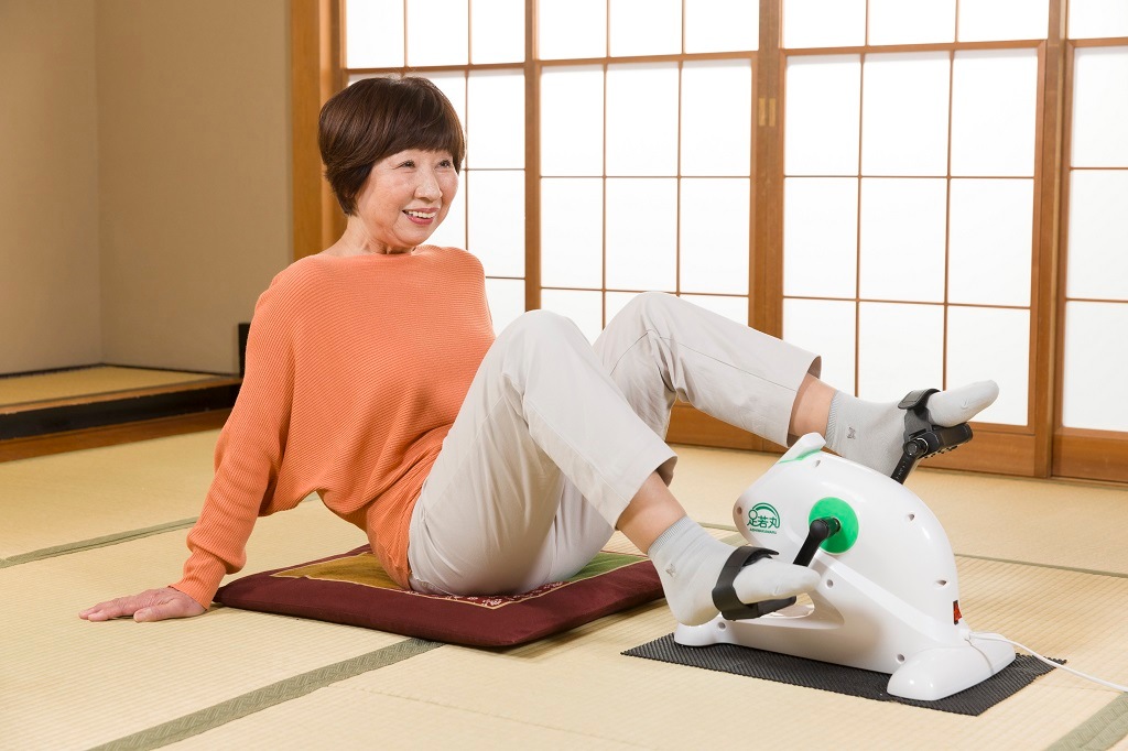 【電動ペダル運動機器 足若丸】高齢者の運動不足・歩行不足をサポート！家庭で手軽にクルクル運動｜リハビリ・介護予防に最適な自動回転アシスト付きトレーニングマシン