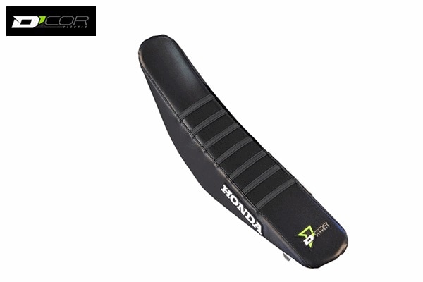 【CRF250R '18-'21/450R '17-'20】DCOR リブ付きシートカバー ブラック（ブラックリブ付き）