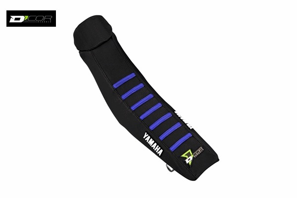 【YZF250'14-'18/450 '14-'17】DCOR リブ付きシートカバー ブラック（ブルーリブ付き）
