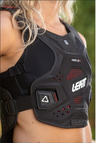 ガールズ】 '22モデル AIRFLEX チェストプロテクター LEATT | すべての