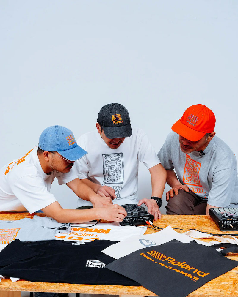 Roland �� SAMUEL ���ߥ奨�� SP-404 �� Ilustration S/S Tee