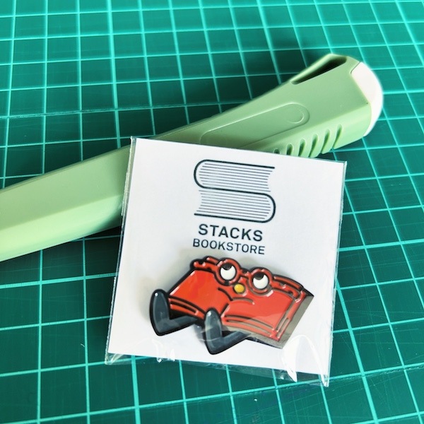 stacks �����å��� "LURK" Pins