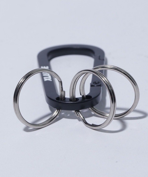 XLARGE �������ȥ�顼�� STANDARD LOGO KEYRING CARABINER